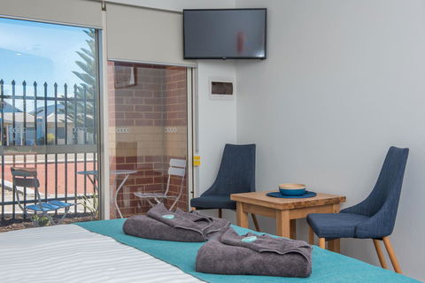 Jurien Bay Motel Apartments - Lennox Head Accommodation 8