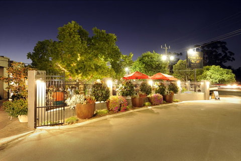 The Stirling Arms Hotel - Lennox Head Accommodation 1