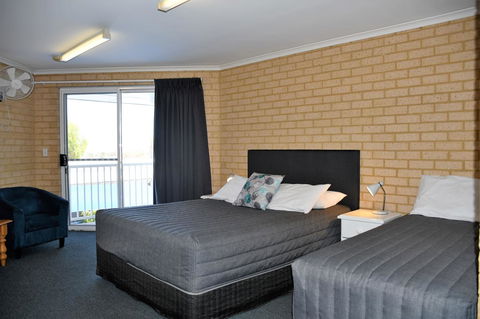 Kalbarri Seafront Villas - Lennox Head Accommodation 11