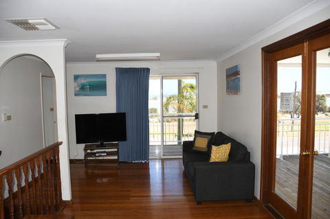 Kalbarri Seafront Villas - Lennox Head Accommodation 5