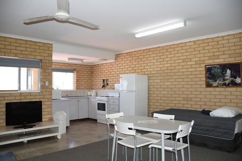 Kalbarri Seafront Villas - Lennox Head Accommodation 16