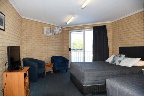 Kalbarri Seafront Villas - Lennox Head Accommodation 26