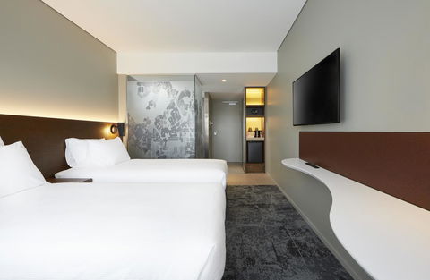 Holiday Inn Express Sydney Airport, An IHG Hotel - Lennox Head Accommodation 7