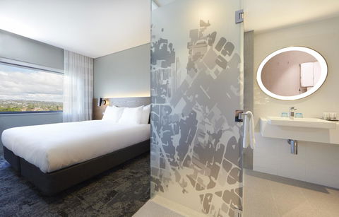 Holiday Inn Express Sydney Airport, An IHG Hotel - Lennox Head Accommodation 8