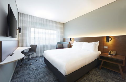 Holiday Inn Express Sydney Airport, An IHG Hotel - Lennox Head Accommodation 4