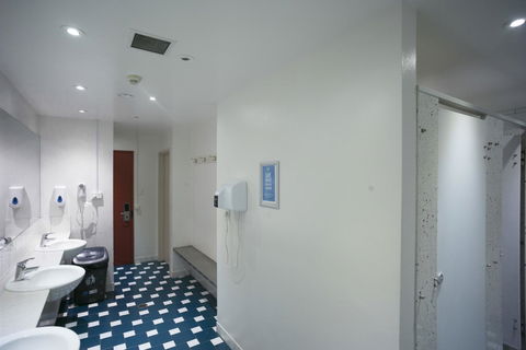 YHA Sydney Central - Lennox Head Accommodation 7