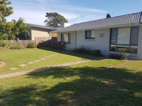 Golden Hill Cottage - Lennox Head Accommodation 0