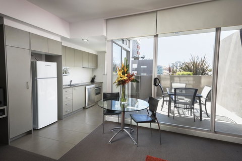 Honeysuckle Executive Apartments - Lennox Head Accommodation 6