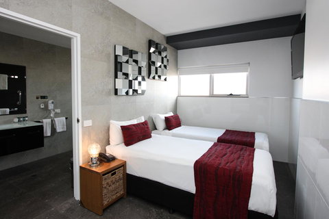 Honeysuckle Executive Apartments - Lennox Head Accommodation 2