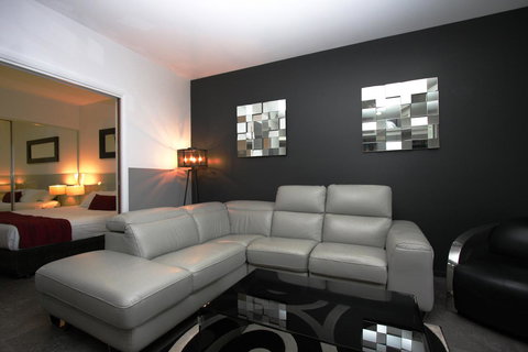 Honeysuckle Executive Apartments - Lennox Head Accommodation 9