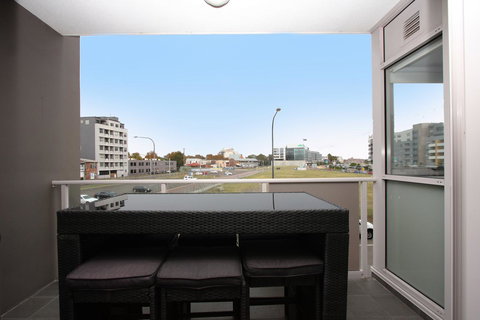 Honeysuckle Executive Apartments - Lennox Head Accommodation 3