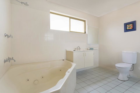 Baywatch Apartments Merimbula - Lennox Head Accommodation 15