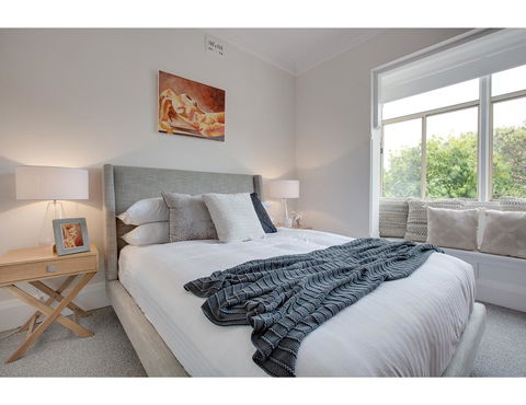 Large, Stylish And Quiet Penthouse Steps From Surf - Lennox Head Accommodation 10