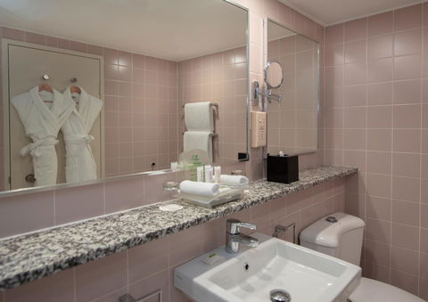 Crowne Plaza Sydney Airport, An IHG Hotel - Lennox Head Accommodation 4
