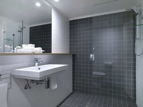 Crowne Plaza Sydney Airport, An IHG Hotel - Lennox Head Accommodation 2