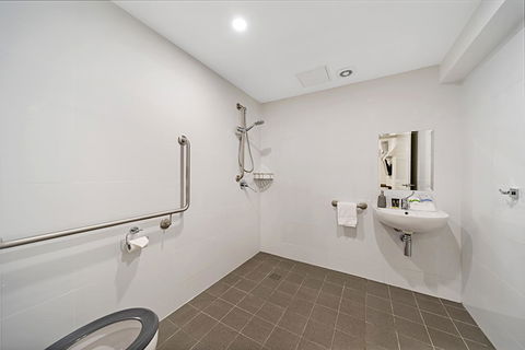 Carlton Suites - Lennox Head Accommodation 5