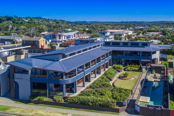 Lennox Holiday Apartments with Lennox Head Accommodation