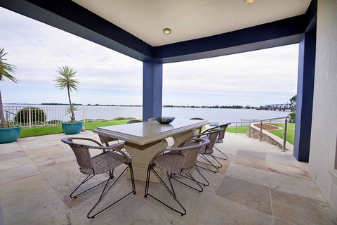 Brookwater- Waterfront On Lake Mulwala - Lennox Head Accommodation 2