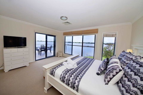 Brookwater- Waterfront On Lake Mulwala - Lennox Head Accommodation 0