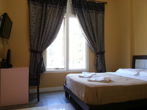 Central Private Hotel - Lennox Head Accommodation 1
