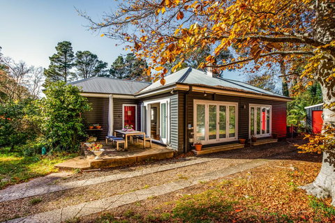 Charming Mountain Cottage - Lennox Head Accommodation 1