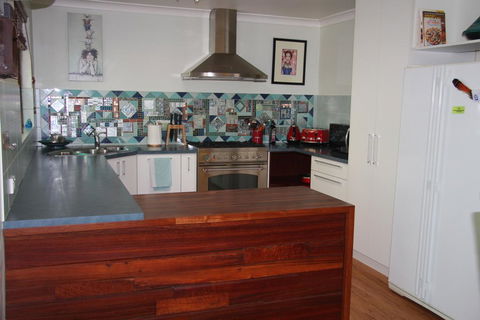 Chuditch Holiday Home Dwellingup - Great Central Location - Lennox Head Accommodation 2