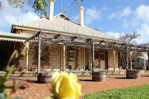 Cockburn House - Lennox Head Accommodation 1