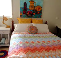 Colourful creative Artist house Glen Waverley - Lennox Head Accommodation