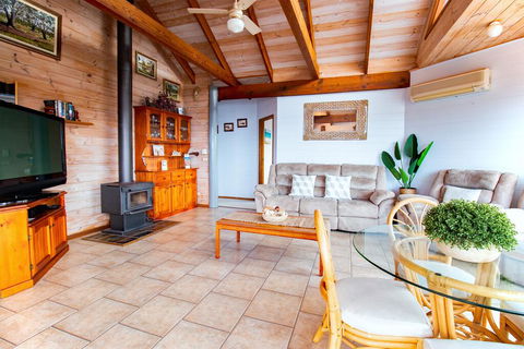 Coota Views - Lennox Head Accommodation 1