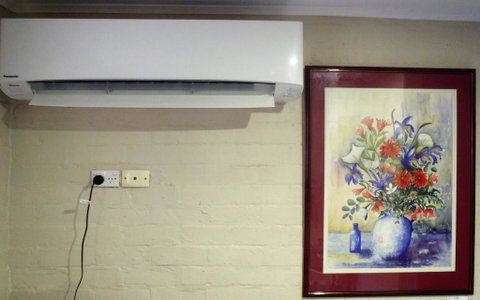 Cosy Apartment Accommodation In Hobart, New Town. - Lennox Head Accommodation 2