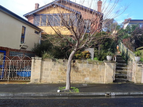 Cosy Apartment Accommodation In Hobart, New Town. - Lennox Head Accommodation 1