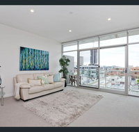 Down Town on Pirie - Heart of East End - Wifi - Netflix - Lennox Head Accommodation
