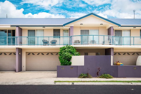 Driftwood - Modern Townhouse - Lennox Head Accommodation 0