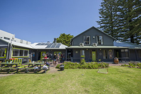 Dunsborough Beachouse YHA - Lennox Head Accommodation 0