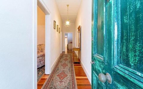 Eliza 1875 Red Brick Duplex Townhouse - Lennox Head Accommodation 1