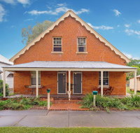 Eliza 1875 Red Brick Duplex Townhouse - Lennox Head Accommodation