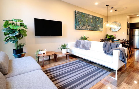 EROS City Fringe - Wifi, Wine, Netflix, Pets OK And Park Views! - Lennox Head Accommodation 1