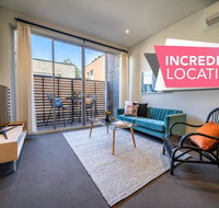 Floral on Frew - Heart of the CBD - Wifi - Netflix - Lennox Head Accommodation