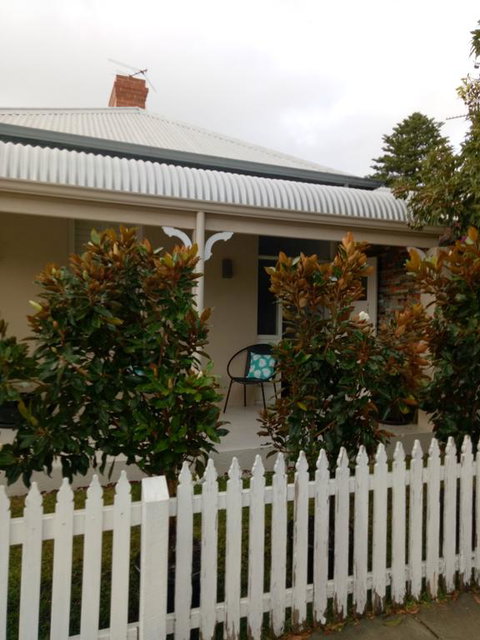 FUNKY COTTAGE - Lennox Head Accommodation 0