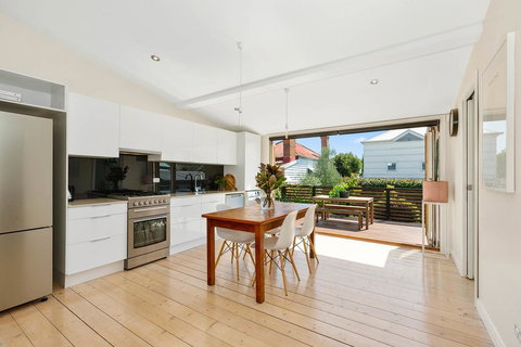 Geelong West Miner's Cottage - Lennox Head Accommodation 3