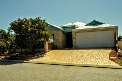 Halls Head Holiday Home - Lennox Head Accommodation 1