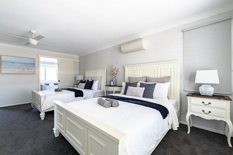 Hamptons Waterfront Getaway - Lennox Head Accommodation 1