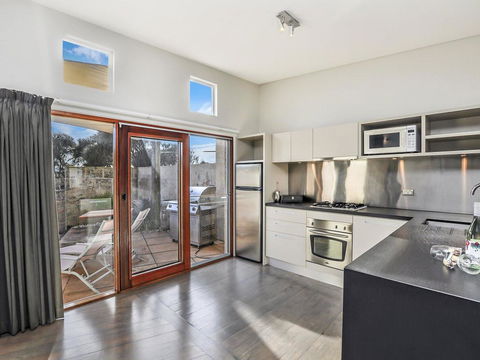 HEARN'S BEACHSIDE VILLA 3 - Lennox Head Accommodation 2