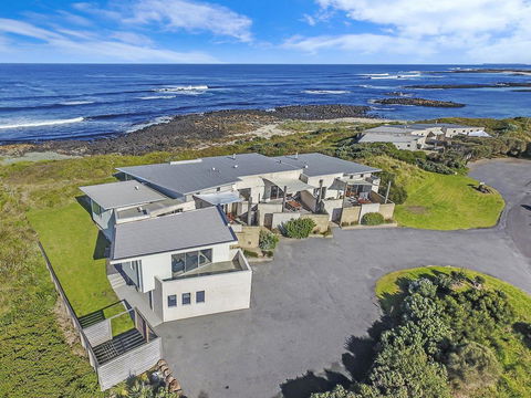 HEARN'S BEACHSIDE VILLA 3 - Lennox Head Accommodation 0