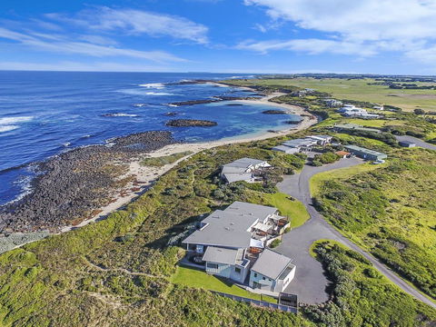 HEARN'S BEACHSIDE VILLA 3 - Lennox Head Accommodation 1