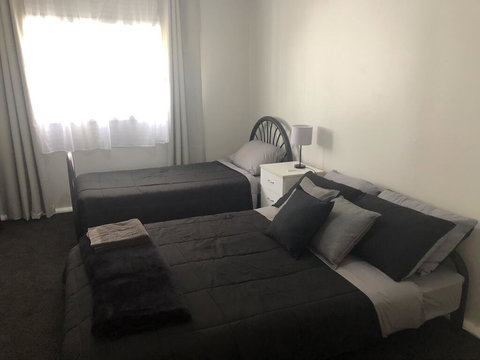 King Of The Cross - Work, Holiday Or Stop Overs - Lennox Head Accommodation 3