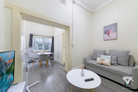 KOZYGURU Kings Cross SKY GARDEN Studio CBD - Lennox Head Accommodation 2