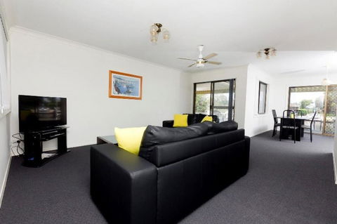 LAKE HOUSE ON ELOUERA - Lennox Head Accommodation 3