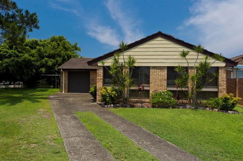 LAKE HOUSE ON ELOUERA - Lennox Head Accommodation 1