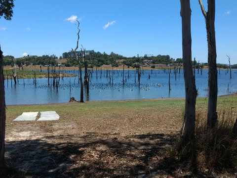 Lake Tinaroo Waterfrontage - Lennox Head Accommodation 2
